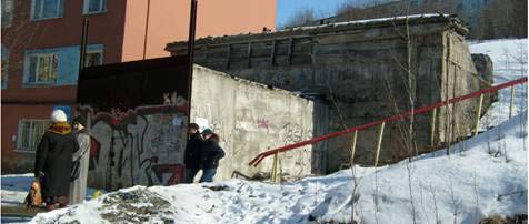 Вход в древний подземный тоннель в центре Мурманска. Во время войны он служил бомбоубежищем.